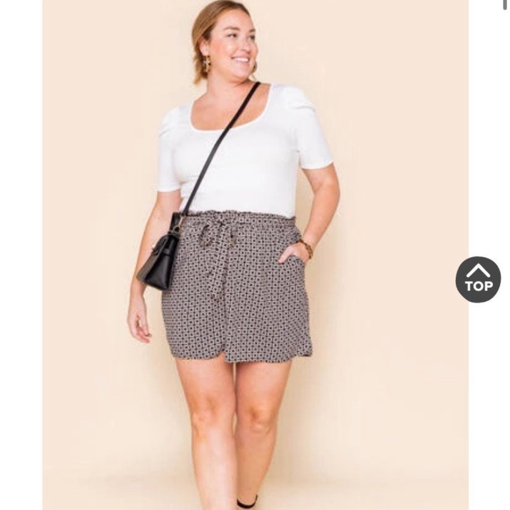 NWT mi ami Tie front boho print shorts 3X - Picture 4 of 5